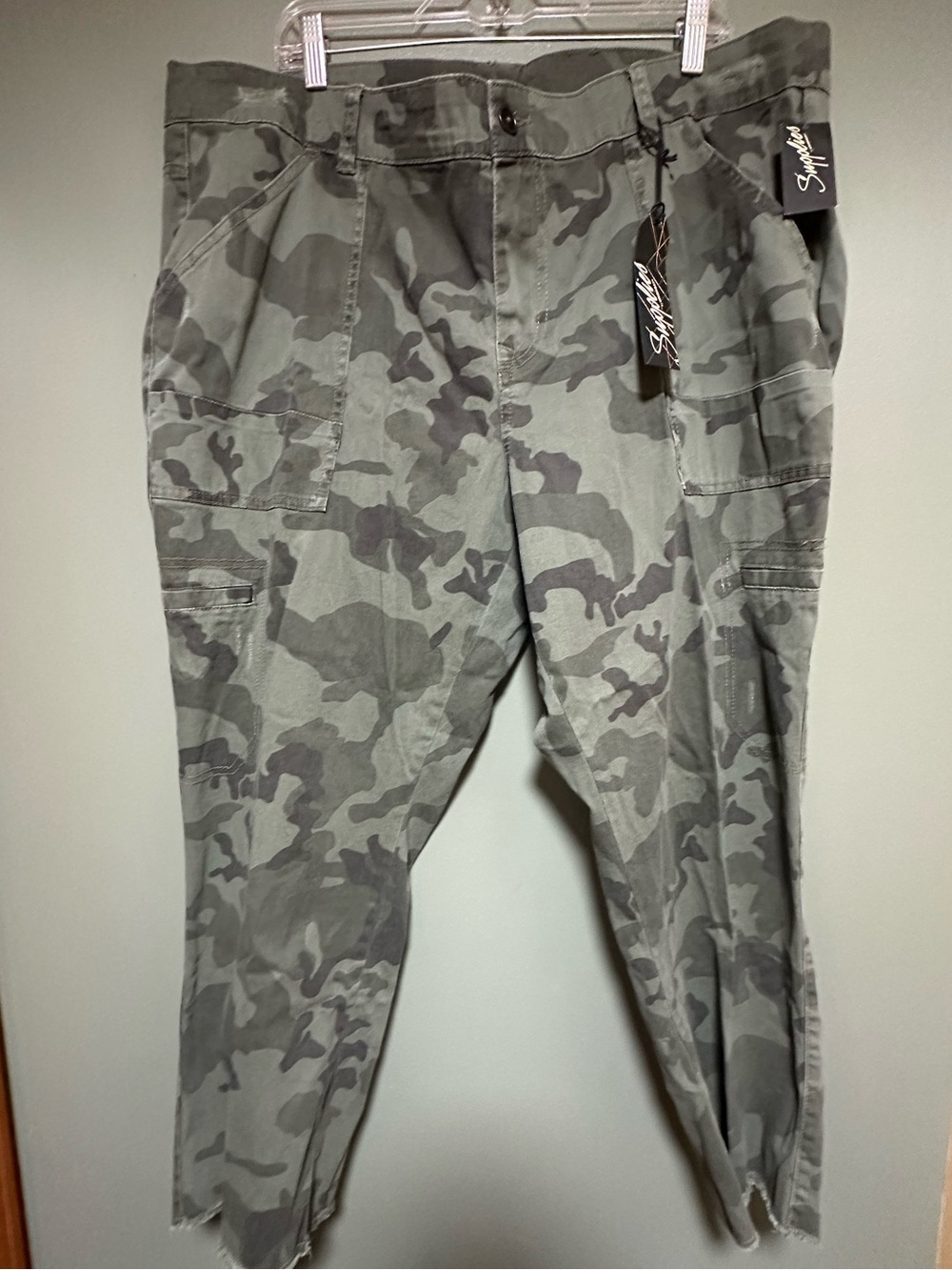 Woman’s size 22 Cargo Pants Ankle Length Raw Edge NWT